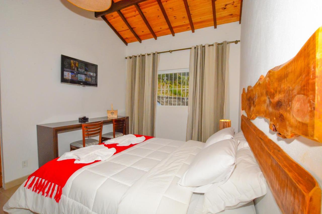 Maison Bleue Suites Monte Verde  Bagian luar foto